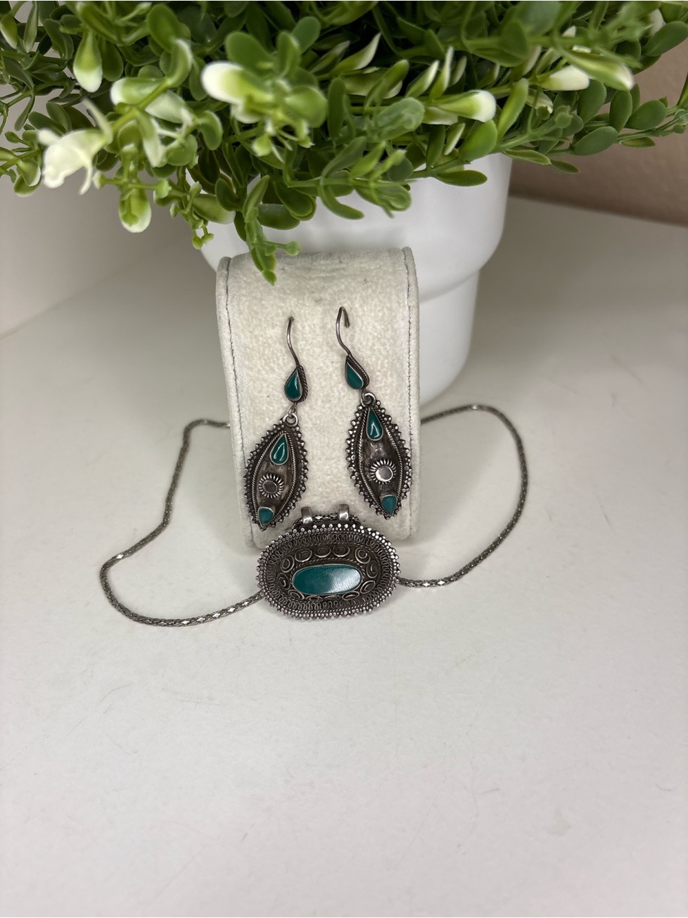 Vintage Green Inlay Boho Pendant Necklace & Dangle Earrings Set